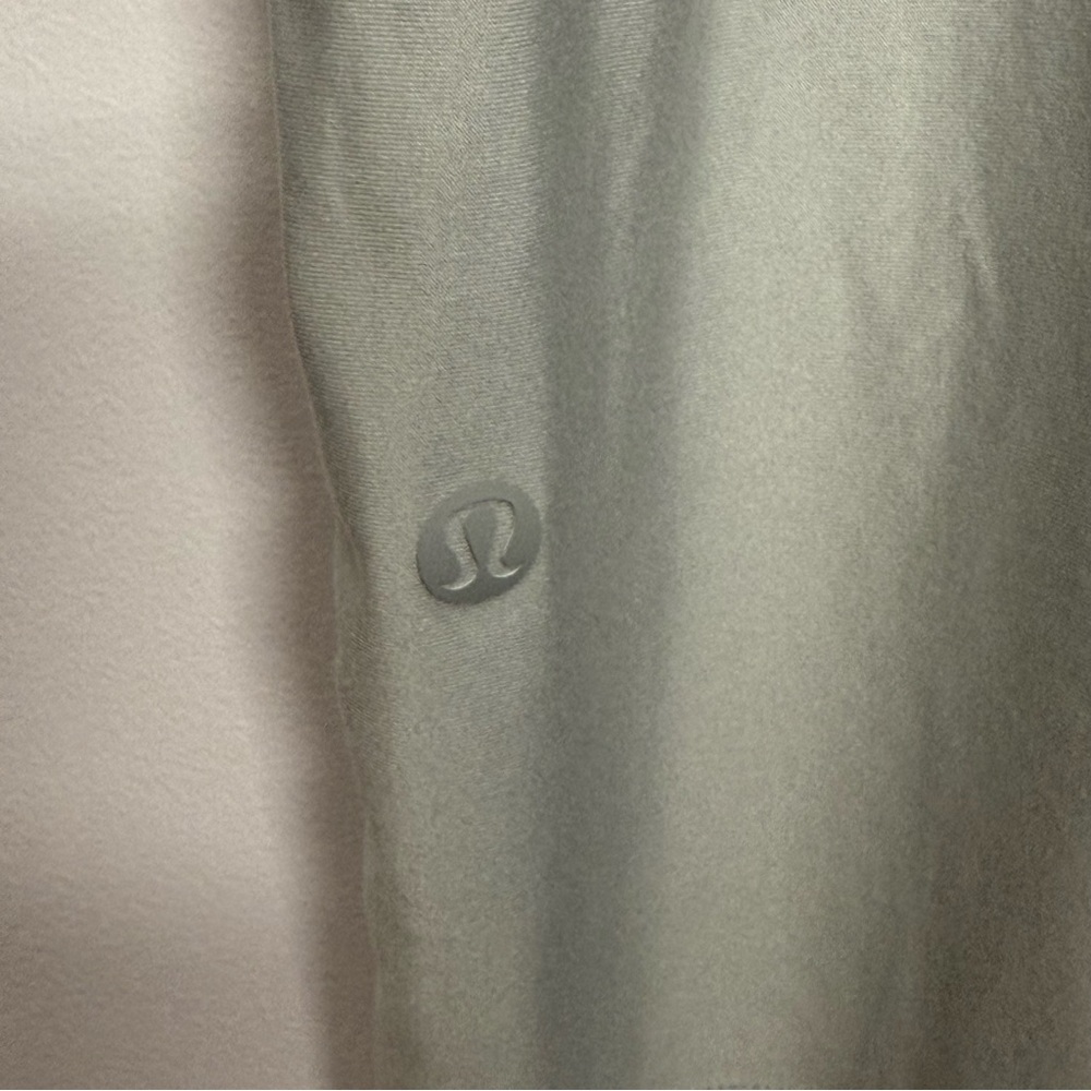 83: Lululemon Ultra-Soft Nulu Short-Sleeve T-Shirt Silver Drop Size Large - Picture 4 of 4